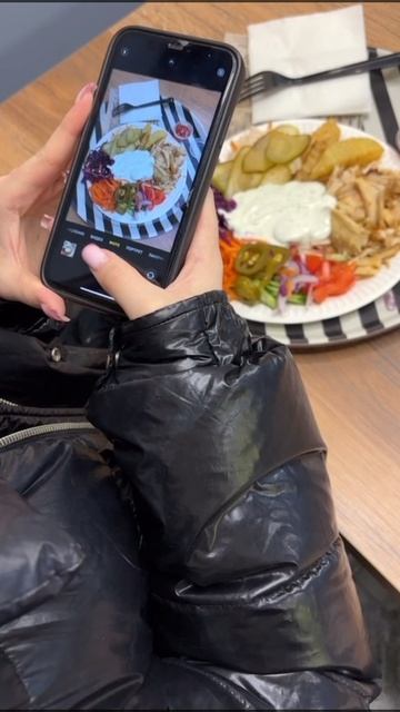 Та самая подруга...которая обожает шаверму