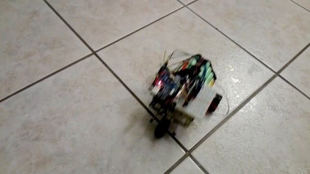DIY projekt - Bluetooth autíčko - Arduino Uno