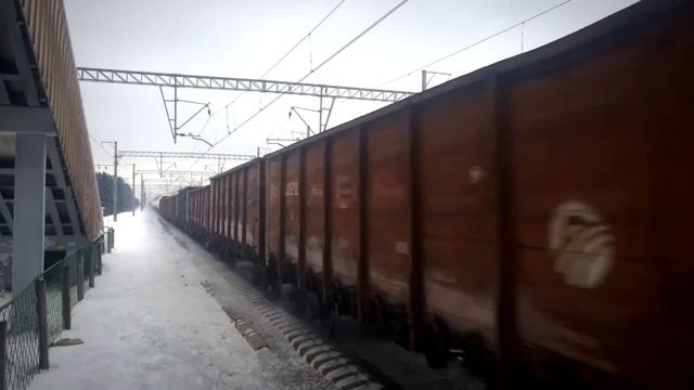 Электровоз ВЛ10-479 с грузовым поездом