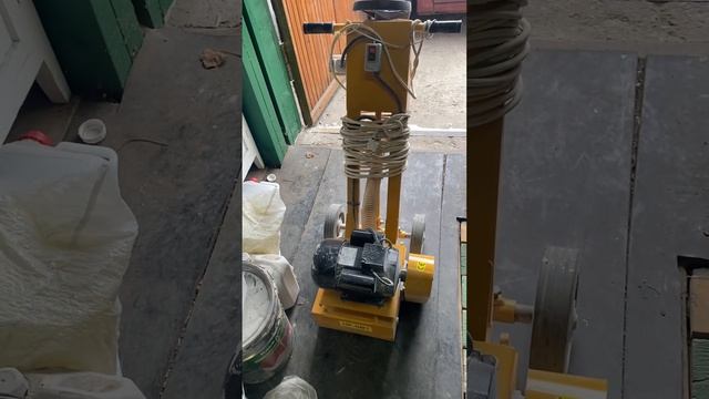 Чим зрізати стяжку в квартирі? Зняти шар слой стяжки! Київ.