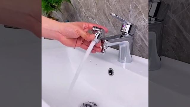 Универсальный поворотный удлинитель смесителя.