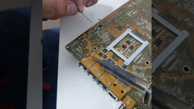 COMO FAZER A TROCA DE CAPACITOR DE PLACA MÃE