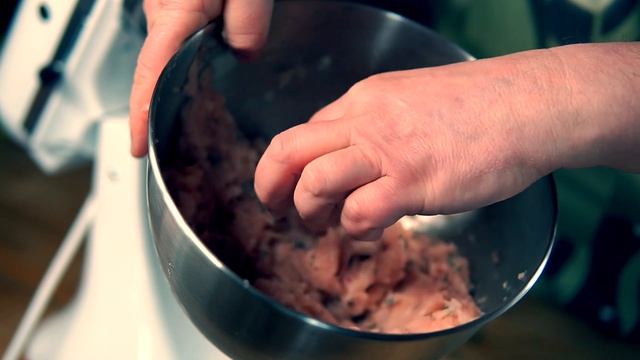 KURCZAK z szynkowara na Wielkanoc z jajkiem na twardo i tymiankiem