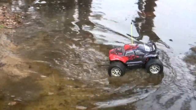 RC Bugy 4x4 on water