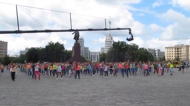 съёмки клипа Танцующий Харьков на Площади Свободы 11.06.2014
