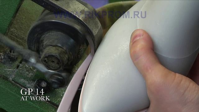 Обрезка излишков стельки на колодке GP14 RIKPROM.RU
