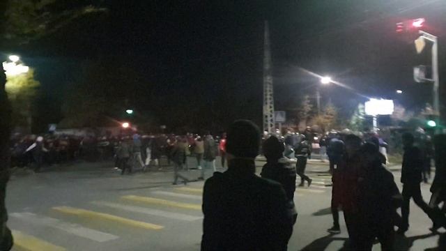 В Бишкеке между митингующими и дружинниками произошла стычка