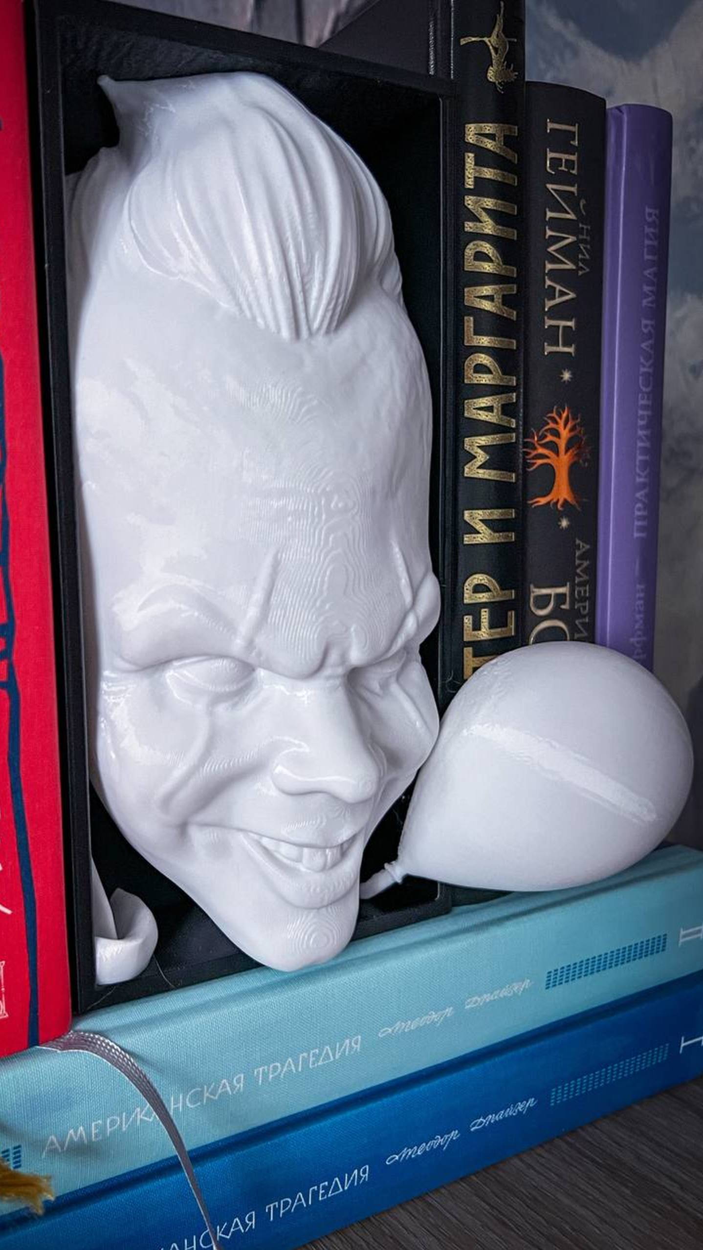 Ограничитель для книг в виде Пеннивайза. Печать на 3D-принтере