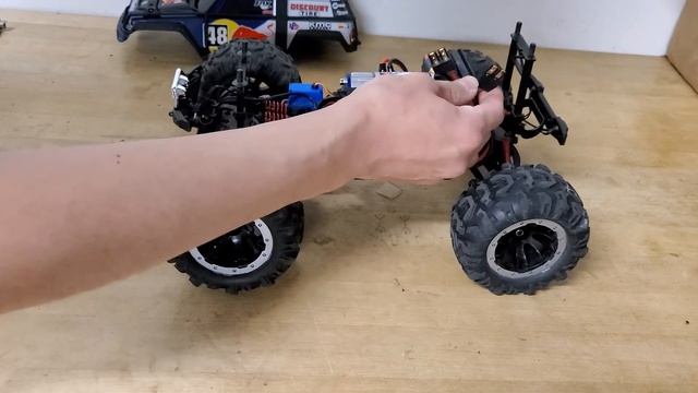 Traxxas 1/16 Mini Summit Redbull Build! (Log 2)