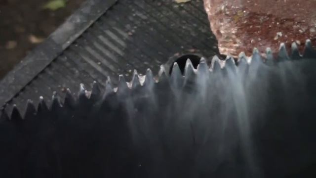 Испытание на прочность мачете-кукри Sogfari Kukri