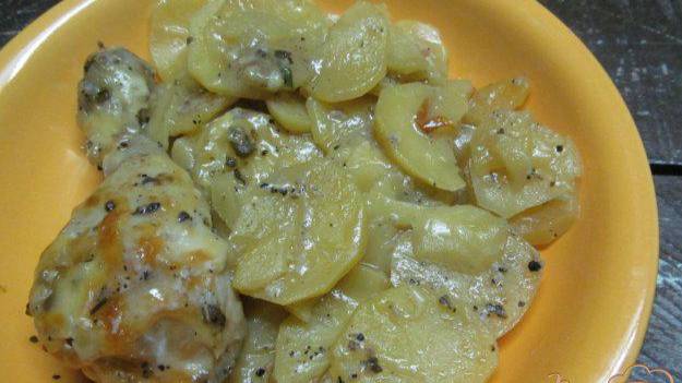 Запеченный картофель с куриными ножками