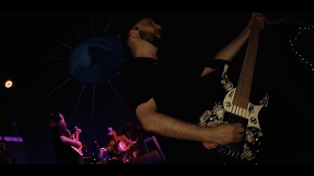 p…s…v…m… РАЗРЫВАЯСЬ /* живьё */