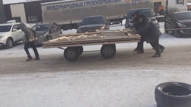 ТРОЙКА ЕДИТ, ТРОЙКА СКАЧЕТ