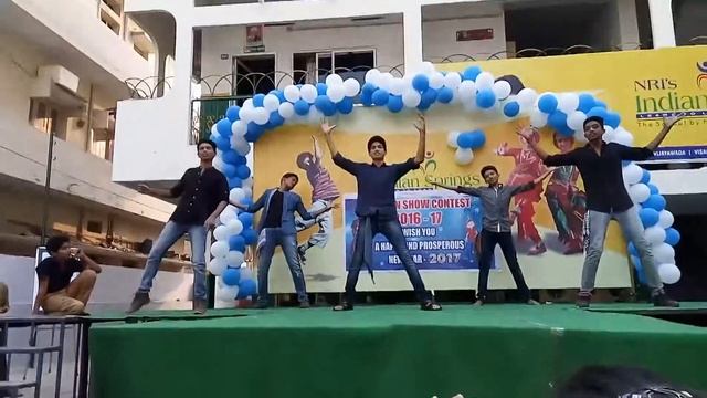 Rocking new year dances