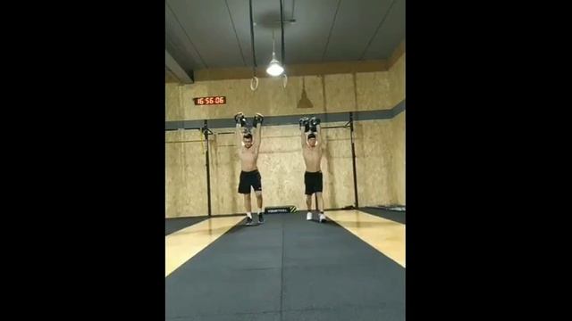 Ходьба с гирями над головой