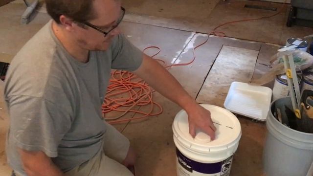 How to open a 5 gallon paint bucket