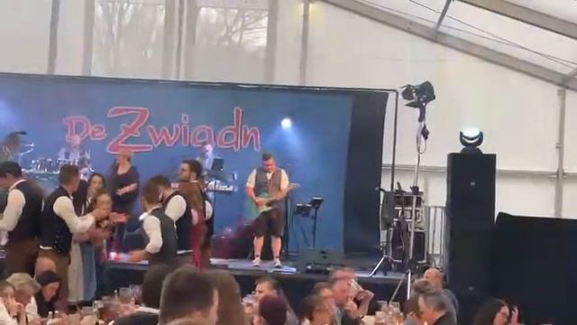 So a saudumma Dog - De Zwiadn (Handy Live mitschnitt)