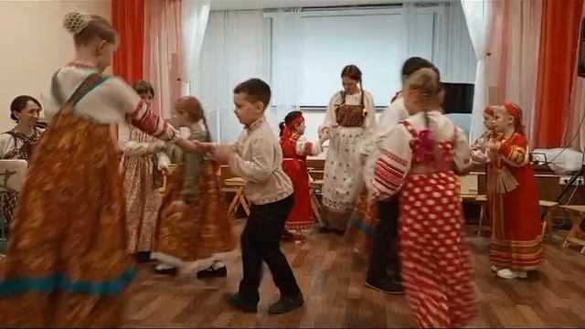 "Полька- бабочка" исп. младшая фольклорная группа.