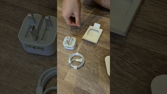 unboxing 20 watt iphone charger