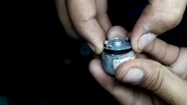 Dc Motor को कैसे खोले || How to open dc motor||round dc motor repairing