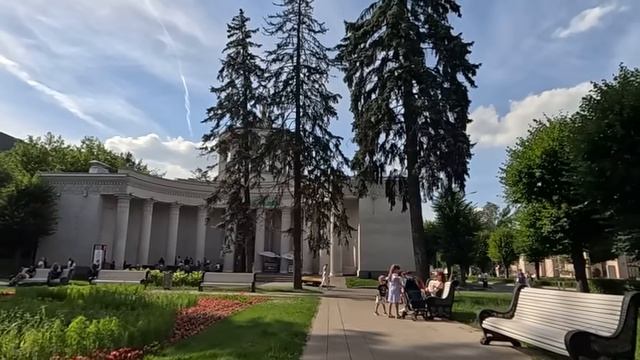 Получив в наследство бизнес, дочь богача решила проверить сотрудников, но ее ждал сюрприз, и не один