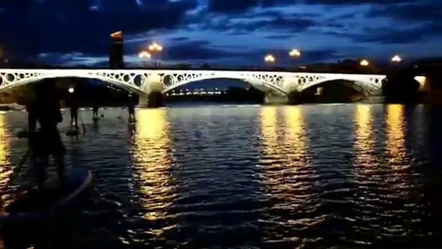 Paddle Surf Noche 🌜 Night SUP 🌕 Paddle Surf Sevilla🏄
