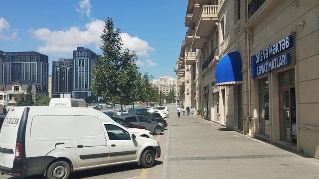 улица Хагани Рустамова. Белый город