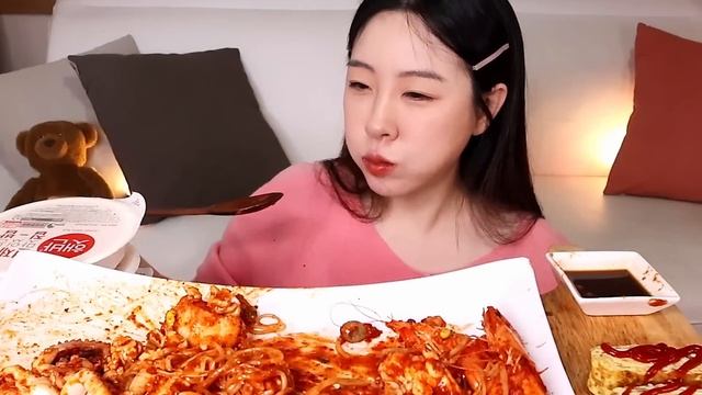 매콤한 알곤찜에🔥아삭한 콩나물+쫀득 감자면 듬뿍!! 순살아구,왕새우,통오징어,낙지까지 추가🦑🦐ㅣ알곤해물찜 리얼먹방 Spicy Steamed seafood REAL MUKBANG