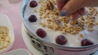 Рецепт. Бисквит. Йогуртовый крем с орешками. Ну очень вкусный и полезный. Кулинарим с Людмилой....