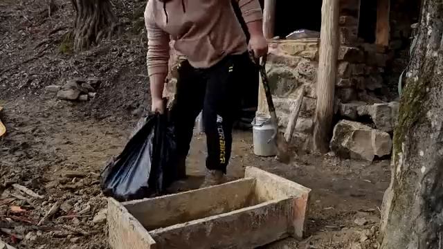 Удивительное строительство домика в лесу готовка еды и выживание