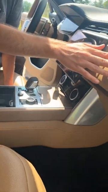 The Classy Features The All New Range Rover Has That Your Car Doesn't!
