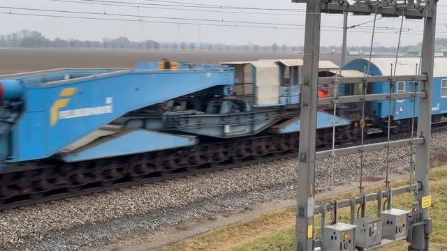 Вагон "гигант" 32-осный сцепной транспортер с огромным трансформатором