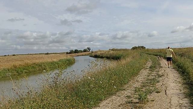 Франция, странные трещины в земле 🏞️