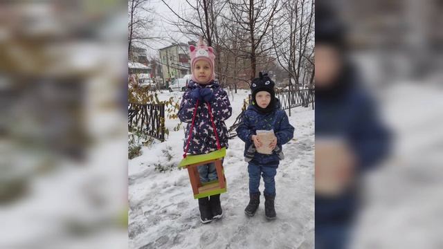 Архив 2022 вешаем кормушку