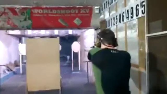 Шустрый стрелок стреляет прямо в цель