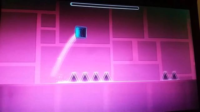Jugando geometry dash 2.1 (junior el crack)