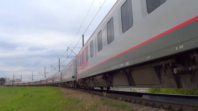 Электровоз ЭП20-055 с фирменным поездом №102 "Москва - Адлер"