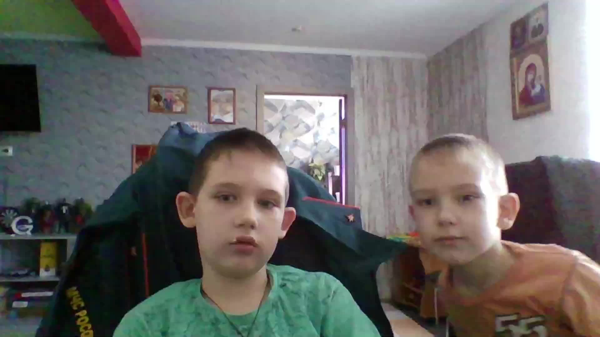 Играем с братом в роблокс часть 2