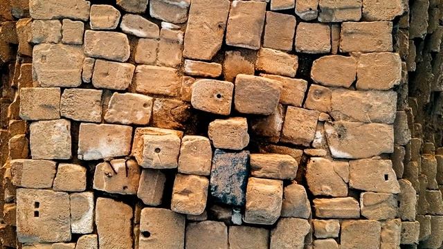WHAT IS AT THE TOP OF THE GREAT PYRAMID?