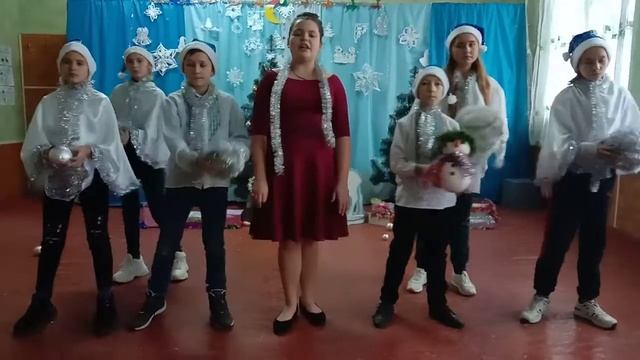 Світом Миколай мандрує Ансамбль "Серпантин".