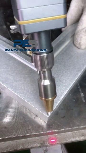 High Security No Deformation of Workpiece 1500W 2000W Handheld Fiber Optic Laser Welding Machine