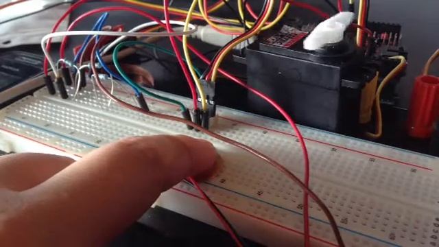 Arduino + Piezo Sensor + Servo motor