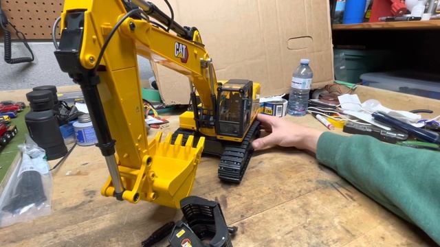 Diecast masters 1:16 rc Cat 320 excavator review