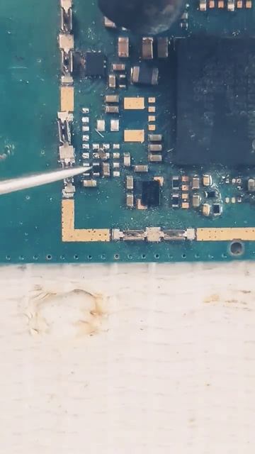 See what the smallest capacitor looks like | Small component