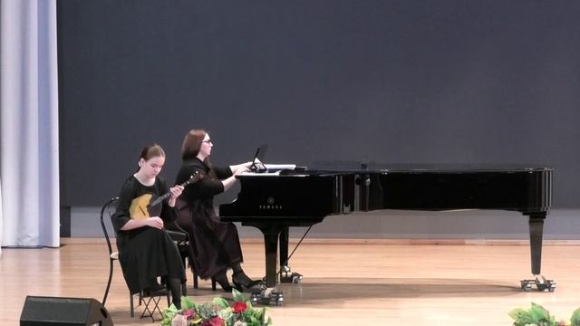 Кивачук Арина, 14 лет (домра) ДМШ №11 г.Прокопьевск
концертмейстер Наталья Шуберт