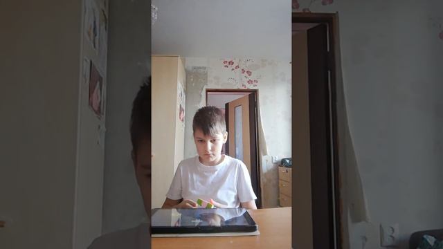 Поставил новый рекорд по собиранию кубика рубика для себя 27 сек.