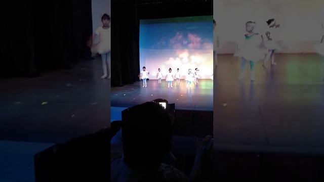 Fragmento de El lago de los cisnes | Presentación en teatro Baby Ballet