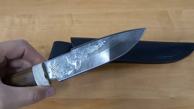 Авторское исполнение ножа Горностай: дамаск + рог лося + кап ореха.