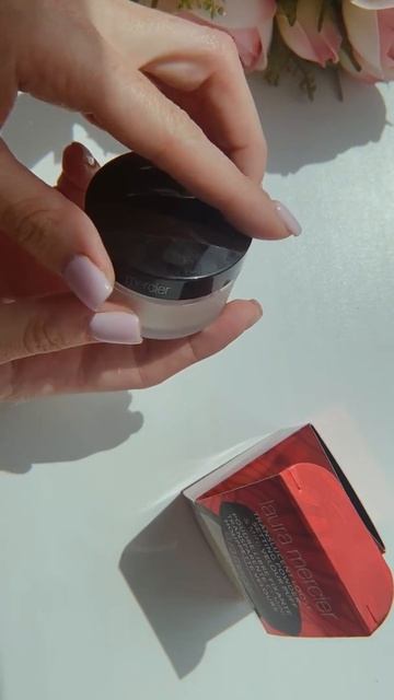 LAURA MERCIER Translucent Loose Setting Powder полупрозрачная рассыпчатая пудра + mini velour puff