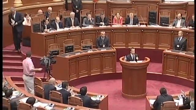 BERISHA vs BRACE NE PARLAMENT